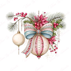 Puede incluir: Una ilustración de adorno navideño que presenta una bola grande a rayas de color rosa y crema adornada con un lazo estampado en azul y rosa, una bola más pequeña de color crema, ramas de pino, bayas de acebo rojas y flores de pascua rosas.