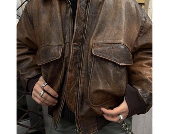 Vintage Bomberjacke aus braunem Leder im Used-Look | Klassischer Fliegermantel aus Schafleder