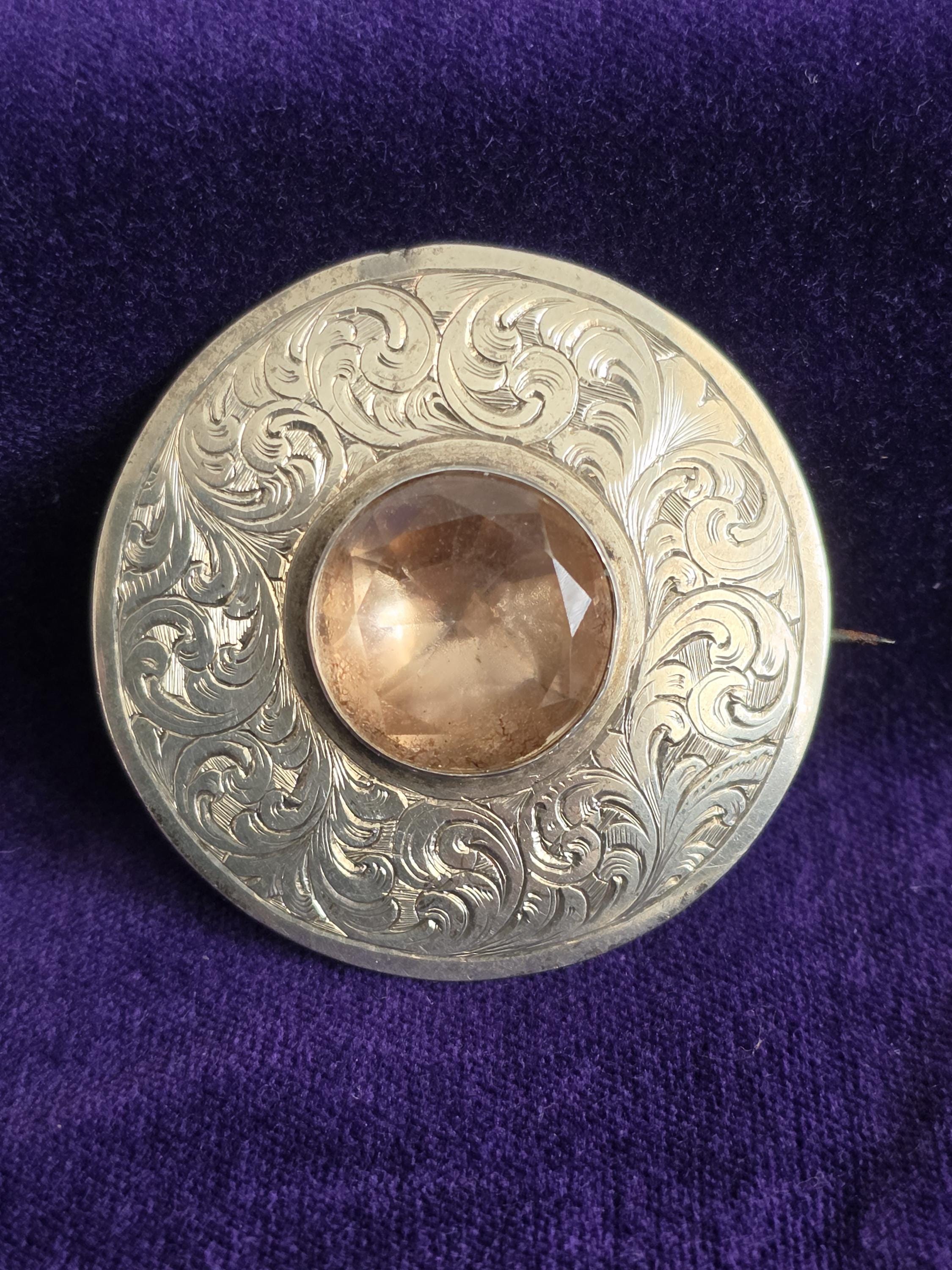 Queen victoria brooch - Etsy 日本