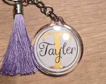 Chaveiro personalizado em acrílico com tassel | Chaveiro personalizado com inicial do nome