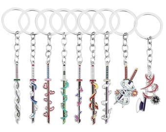 Puede incluir: Una colección de nueve llaveros de metal con varios diseños de espadas y detalles en esmalte de colores, incluyendo patrones de corazones, mariposas, llamas, nubes y elementos en espiral, unidos a anillas circulares de tono plateado.