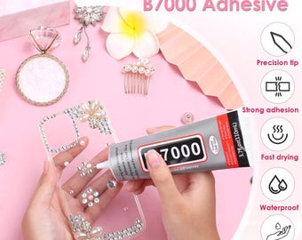 Puede incluir: Un tubo de adhesivo B7000 de 110 ml aplicado sobre una funda de teléfono transparente con pedrería. La imagen incluye el texto Features of Clear B7000 Adhesive, detallando punta de precisión, fuerte adhesión, secado rápido y resistencia al agua.