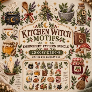 Puede incluir: Un conjunto de patrones de bordado con el texto Kitchen Witch Motifs 20 Cozy Designs. El diseño incluye ilustraciones bordadas de un caldero, una cuchara de madera, un mortero, un tarro de miel, una vela, setas y una escoba sobre tela.