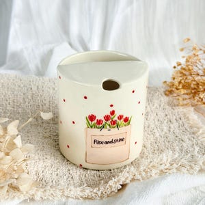 Personlig tulpankeramisk resemugg, handgjord keramikmugg, Rise and Shine-kaffekopp, blommig att ta med-mugg, söt present till henne, födelsedagspresent