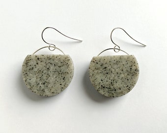 Gray and Silver Geometric Circle Dangle Earrings, Minimal Granite Speckled Dangle Earring, Modern Lightweight Circle Earrings