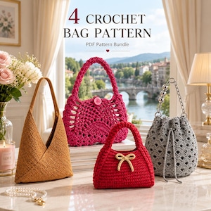 Puede incluir: Una colección de cuatro bolsos de ganchillo que incluye un bolso triangular color canela, uno magenta con botón, uno pequeño rojo con lazo beige y uno gris con cordón y asa de cadena plateada. El texto dice 4 CROCHET BAG PATTERN.