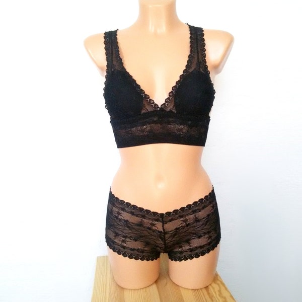 Padded Bra Lingerie Set II Passion II black with panties and a cross carrier bra