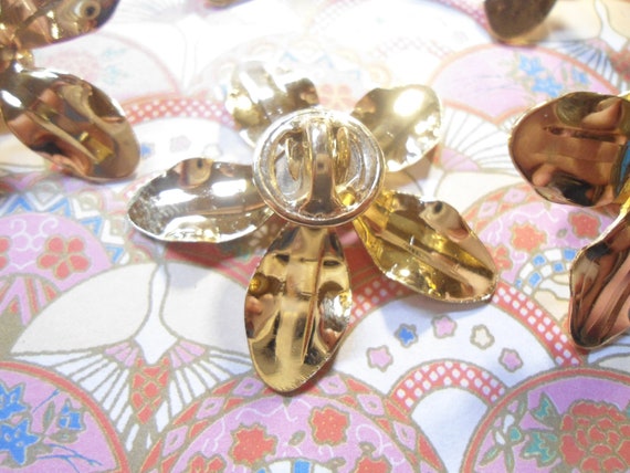 6 Goldplated Flower Pins Brooches - image 3