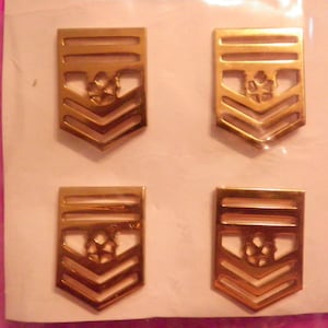 2 Pairs U.S. Senior Sargent Army Insignias