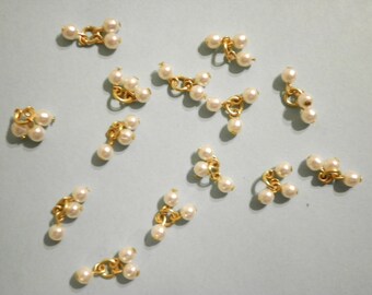 14 Vintage Lucite 4mm 3-Perlen Cluster