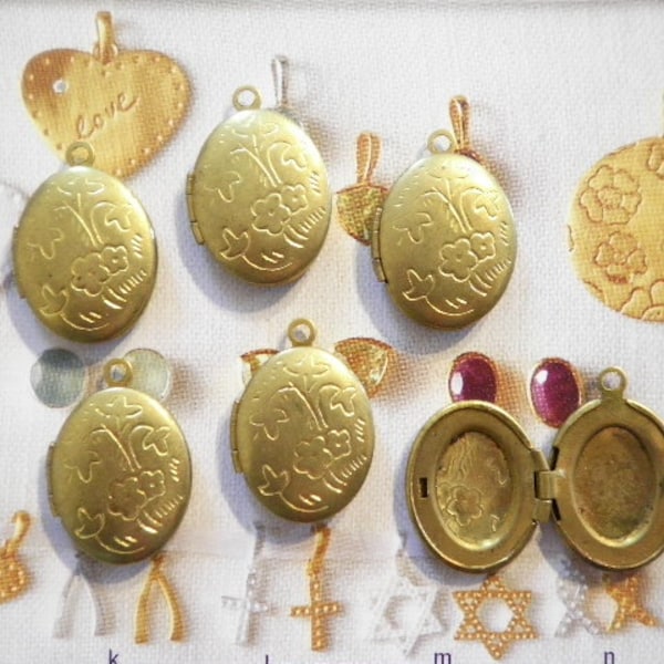 4 Vintage Brass 21mm Oval Lockets