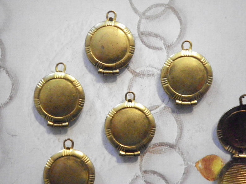 6 Vintage Brass 13mm Fancy Edge Lockets image 2