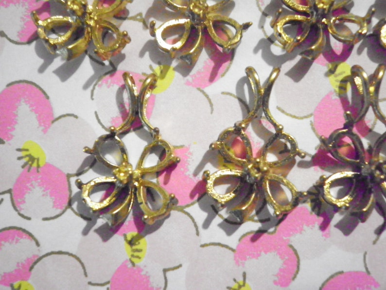 8 Brass Pendants with 5 Settings