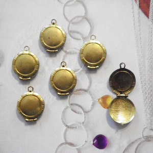 6 Vintage Brass 13mm Fancy Edge Lockets image 1