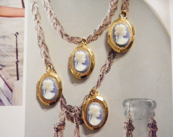 4 Vintage Goldplated 16x20mm Lockets with Blue Glass Cameo