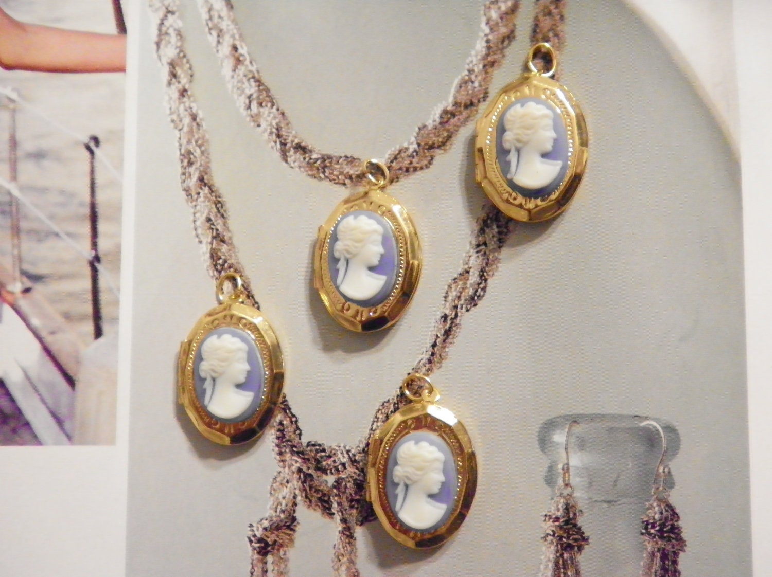 4 Vintage Goldplated 16x20mm Lockets with Blue Glass Cameo