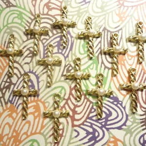 12 Goldplated 32mm Twisted Rope Crosses with Lucite Pearl