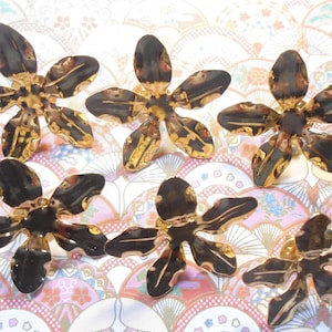 6 Goldplated Flower Pins Brooches