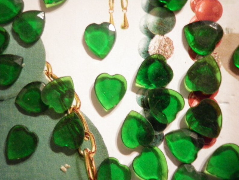 72 Lucite Emerald Green Hearts image 3