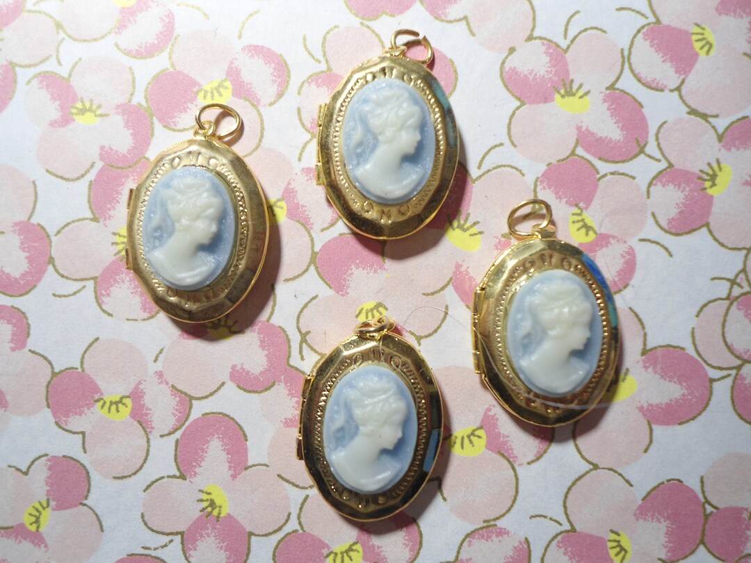 2 Goldplated Lockets With Blue Cameo - Etsy