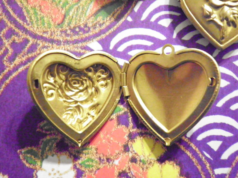 Cloth Locket 1 Brass 30mm Heart Locket With Roses - Etsy