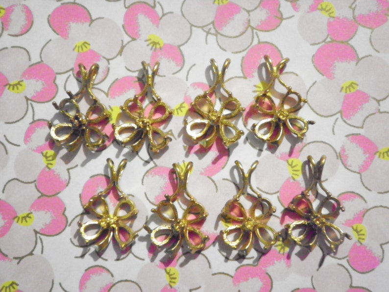 8 Brass Pendants with 5 Settings