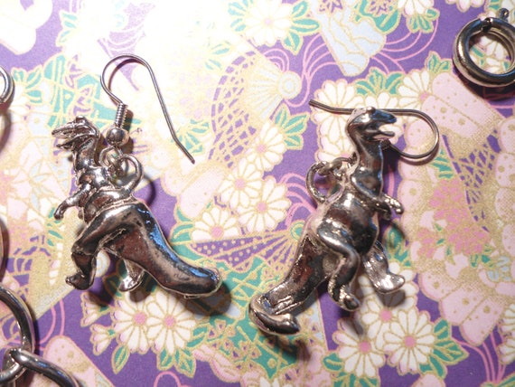 1 Set of Silverplated Dinosaur Bracelet and Earri… - image 4