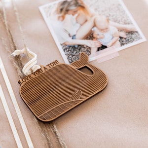 Love You A Ton Wood Ornament [Walvis Ornament, Kerstmis Ornament, Kous Stuffer, Gepersonaliseerde Gift, Vakantie Kousen, Punny Ornament]