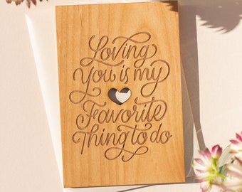 Loving You Is My Favorite Thing Heart Wood Card [5e anniversaire de mariage, cadeaux personnalisés, carte en bois anniversaire, fête des mères]