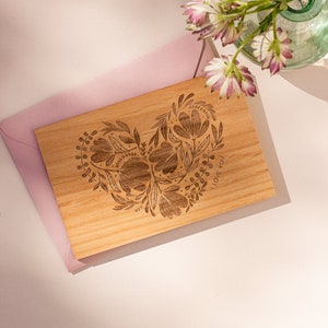 Tarjeta de madera con forma de corazón floral [Tarjeta de aniversario de madera, tarjeta de aniversario de 5 años, tarjeta del Día de la Madre, tarjeta de boda, regalo de madera con flores Te amo]