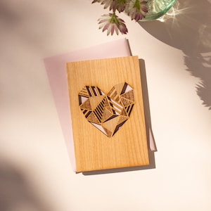 Tarjeta de madera con forma de corazón de patchwork [Regalo de San Valentín, regalo personalizado, boda de madera, tarjeta de boda de madera, quinto aniversario, tarjeta para novio]