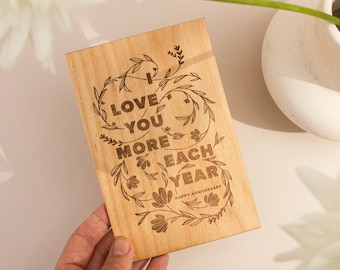 I Love You More Each Year Anniversary Holz Karte [HolzTag, personalisierte Geschenke für Sie, Hochzeitstag, Karte für Freund]