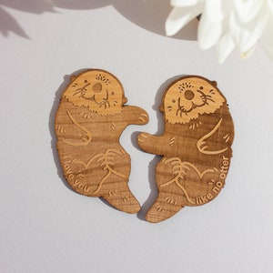 Ti amo come nessuna lontra [Regalo di San Valentino, biglietto di anniversario, regalo lontra, lontra di mare, lontre che si tengono per mano, legno, regalo per fidanzato]