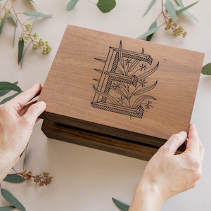 Caja de madera de carta floral [regalo de bebé recién nacido, regalo de boda personalizado, caja de recuerdos de bebé, caja de recuerdos de boda, caja de memoria para bebés, duelo]