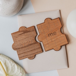 Jij en ik puzzelstukje houten kaart [Valentijnsdagcadeau, kaart paar puzzelstukjes, houten kaart huwelijksverjaardag, gepersonaliseerde cadeaus voor haar]