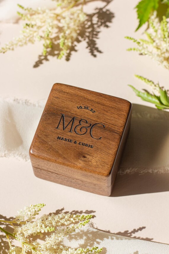Caja De Anillos Personalizable Con Nombre – Madera De Nogal, Cierre Magnético, Para Bodas O Compromiso