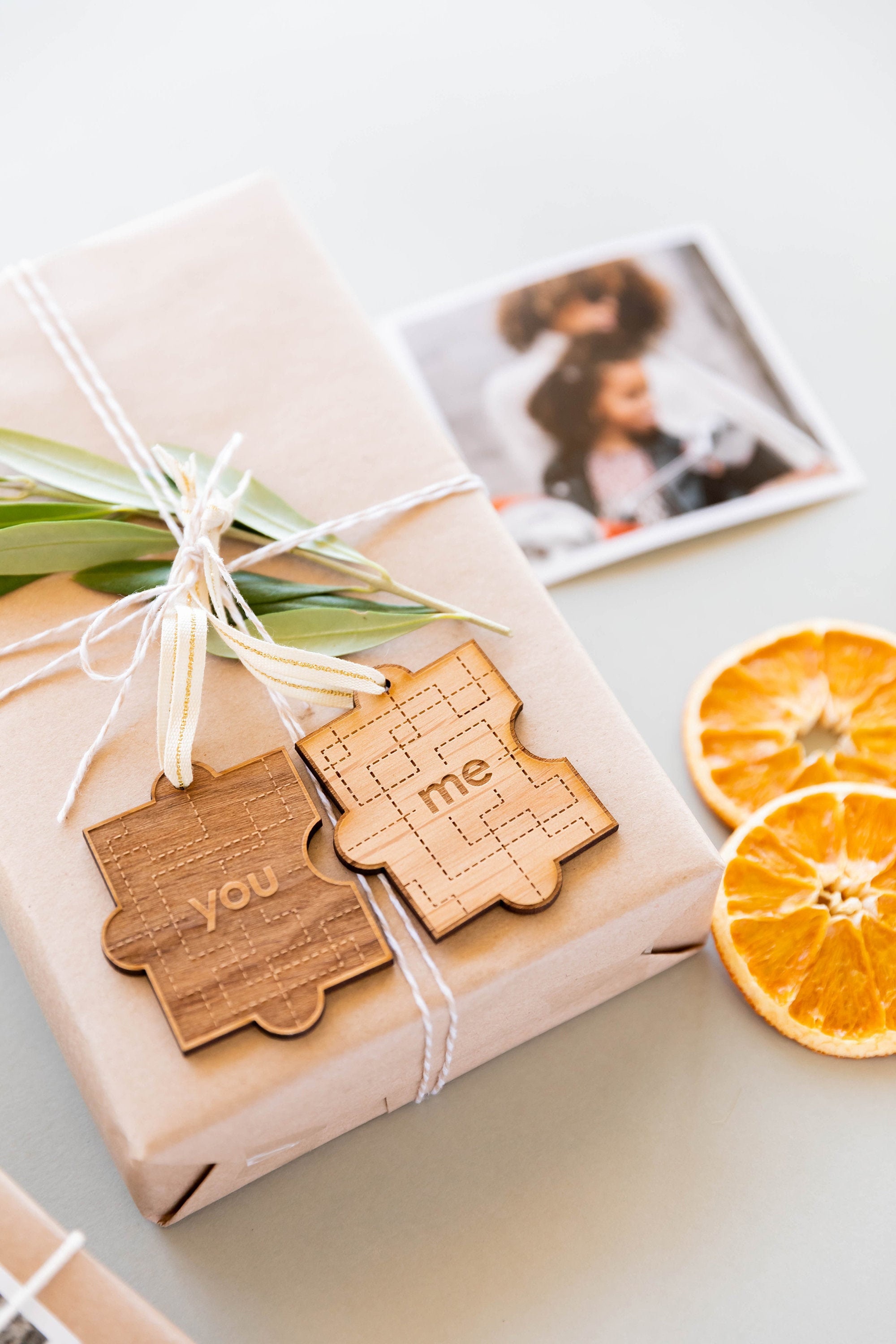 You & Me Puzzle Piece Laser Cut Wood Christmas Ornament [Amour, Anniversaire, Cadeau Personnalisé, M