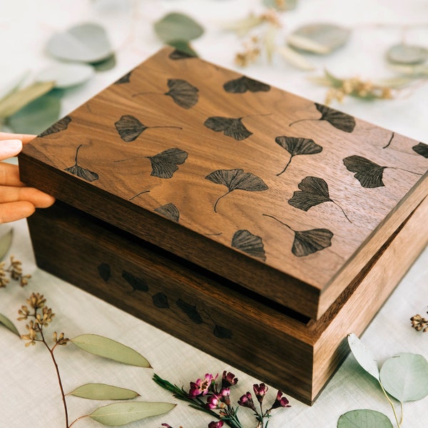 Caixa de madeira com folhas de ginkgo [presente de aniversário de madeira, presente personalizado, caixa de memória personalizada, caixa de casamento, caixa de lembrança de bebê, presente de 5º aniversário]