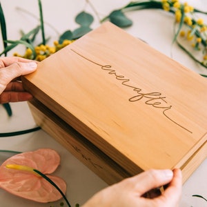 Pudełko na pamiątki z drewna Ever After [prezent na 5. rocznicę, pudełko ślubne, pudełko na karty ślubne, pudełko na pamiątki ślubne, spersonalizowane pudełko na pamiątki, drewniane pudełko z miłością]