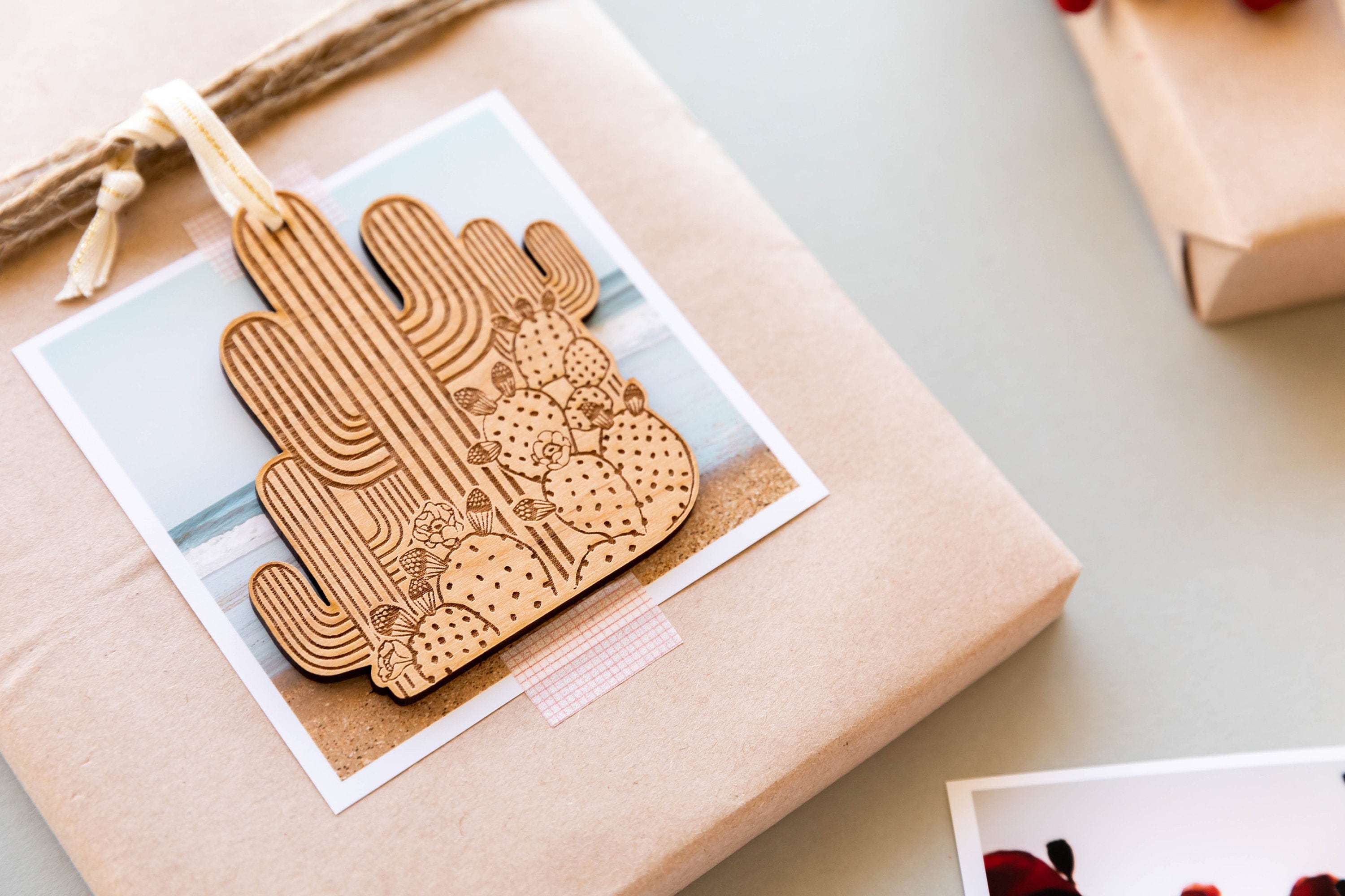 Ornement en Bois Forme de Cactus [Amour, Anniversaire, Cadeau Personnalisé, Message Saint-Valentin]