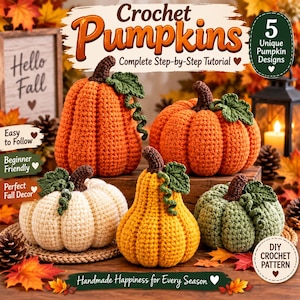 Può includere: Un grafico digitale che mostra cinque zucche all'uncinetto in arancione, bianco, giallo e verde con steli marroni e foglie verdi. Il testo include "Crochet Pumpkins", "Complete Step-by-Step Tutorial", "5 Unique Pumpkin Designs" e "Handmade Happiness for Every Season".