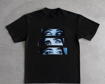 Camiseta de Billie Blue Eyes, camiseta gráfica Y2K, camiseta con estética vintage, camiseta retro con foto, camiseta de estilo indie streetwear.