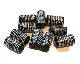 Black and White Glass Trade Beads from India (AZ822)