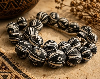 25 Unique Mali clay beads,black and white ethnic beads, African beads (BK259)