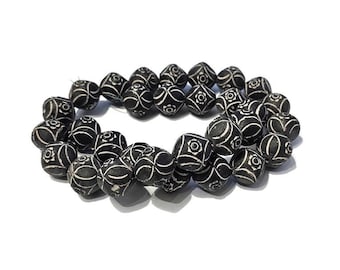 30 Beautiful clay beads from mali, nlack and white ethnic beads, African beads (BK258)