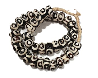 40 Eye Design African Batik Bone Beads, Black and White Kenya Bone Beads, Jewelry Supplies (AZ112)