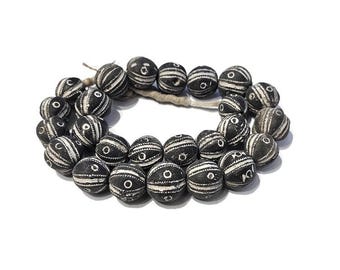 25 Unique Mali clay beads,black and white ethnic beads, African beads (BK259)
