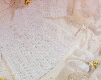 VENDEDOR DEL REINO UNIDO/UE Vintage pdf Bebé Crochet Patrón Matinee Chaqueta Bonnet Zapatos. Trabajado con gancho de 1,00 mm de algodón de crochet Coats 12. Pecho 16-22".