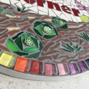 Regenbogen Mosaik Gartenschild, Nach Maß, Maßgeschneidert, Ornament, Yard Art, Geschenk für Gärtner, Gartentorschild, Willkommen Bild 5