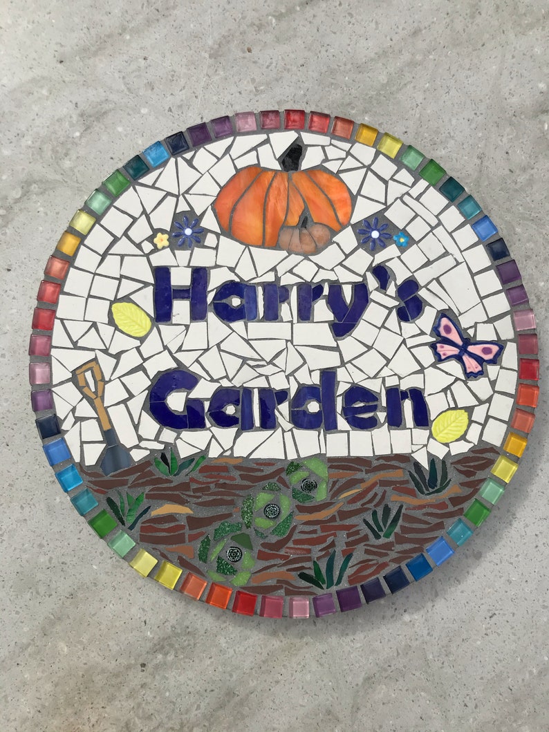 Insegna da giardino in mosaico arcobaleno, targa, su misura, su misura, ornamento, arte da giardino, regalo per giardinieri, insegna del cancello del giardino, benvenuto immagine 6